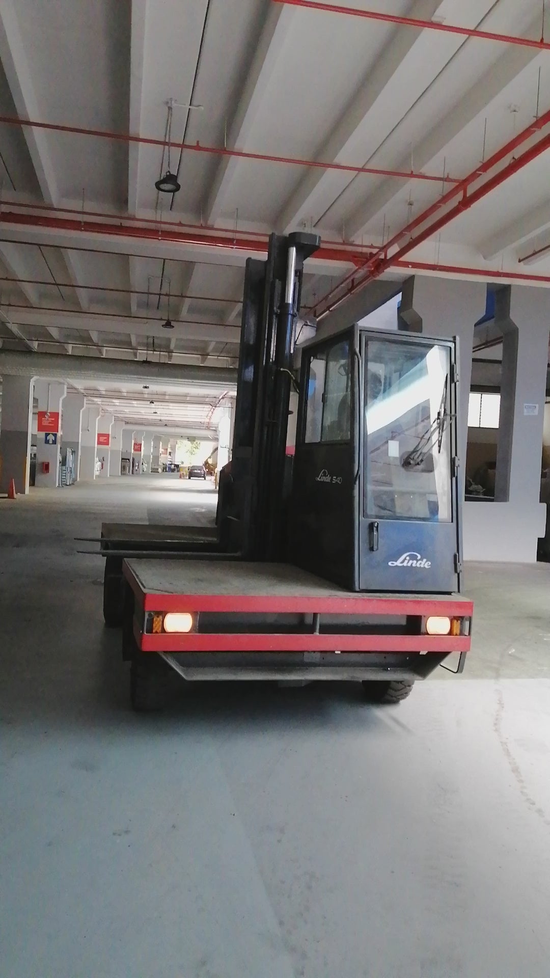 Linde S40 Side Loader